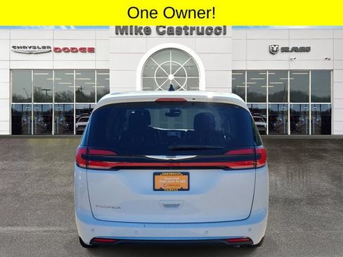 Certified 2024 Chrysler Pacifica Touring-L FWD image 5