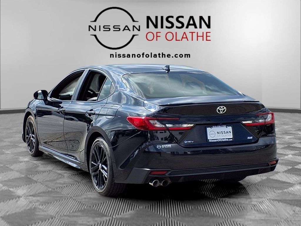 Used 2025 Toyota Camry SE FWD image 5