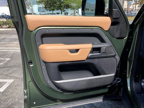New 2026 Land Rover Defender 110 X-Dynamic SE AWD/4WD image 14