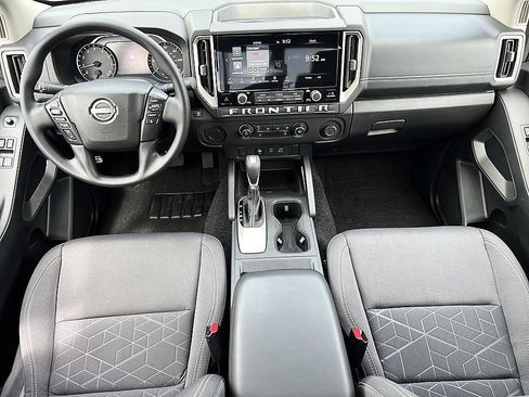 Certified 2025 Nissan Frontier SV image 19