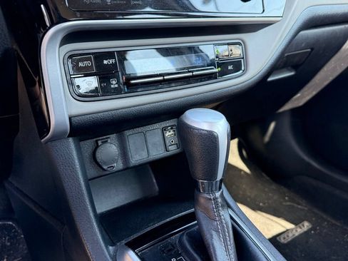 Used 2018 Toyota Corolla LE w/ LE Premium Package FWD image 21