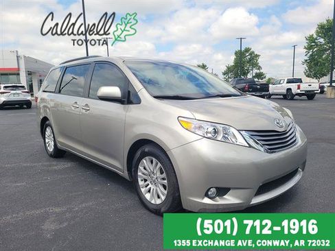Used 2017 Toyota Sienna XLE Premium FWD image 3