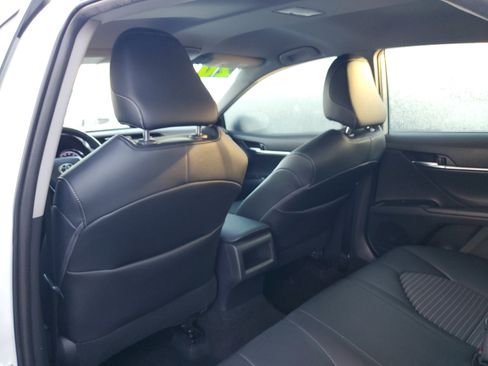 Used 2020 Toyota Camry SE image 8
