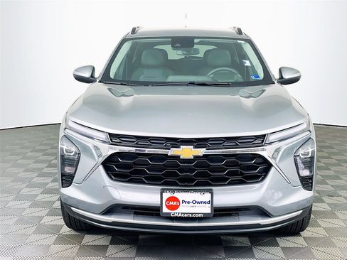 Used 2026 Chevrolet Trax LT FWD image 2