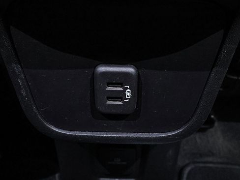 Used 2024 GMC Terrain SLT image 25