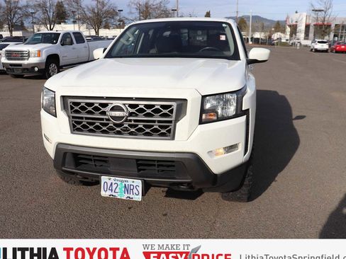 Used 2022 Nissan Frontier SV image 1