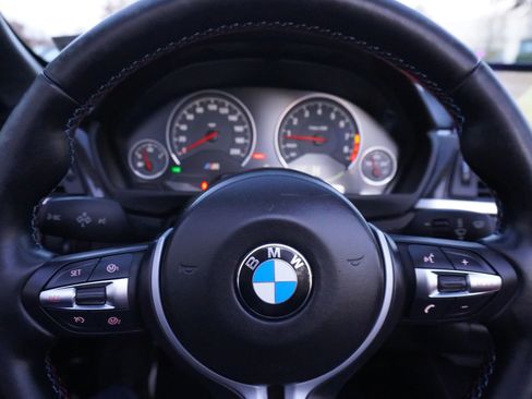 Used 2015 BMW M4 Convertible image 23