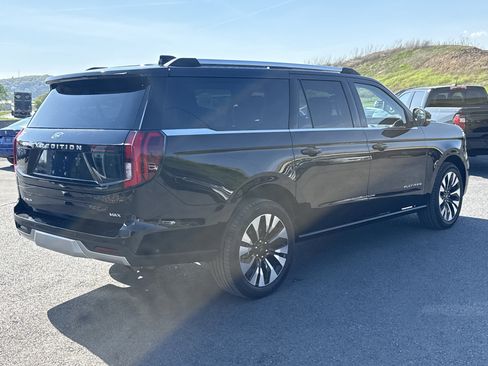 Used 2025 Ford Expedition Max Platinum w/ Driver's Package AWD/4WD image 3