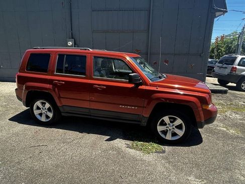 Used 2012 Jeep Patriot Latitude w/ Sun/Sound Group AWD/4WD image 2