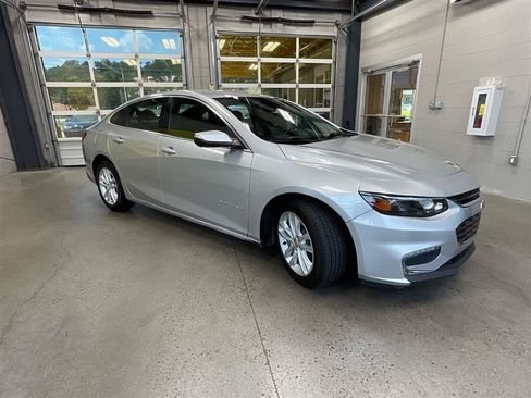Used 2017 Chevrolet Malibu LT FWD image 7