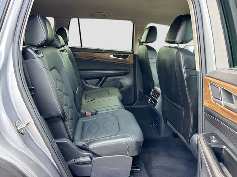 Used 2025 Volkswagen Atlas SE FWD image 27