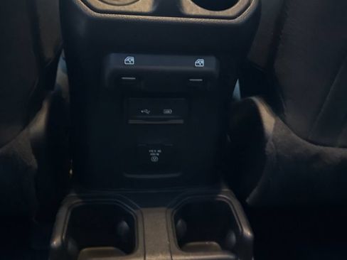Used 2020 Jeep Gladiator Overland AWD/4WD image 18