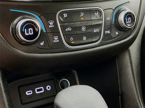Used 2023 Chevrolet Equinox LT w/ Driver Convenience Package image 19