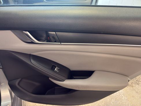 Used 2018 Honda Accord EX image 22