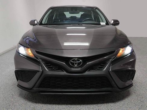 Used 2022 Toyota Camry SE w/ Convenience Package FWD image 2