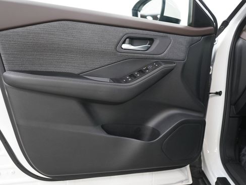 Used 2023 Nissan Rogue SV AWD/4WD image 19