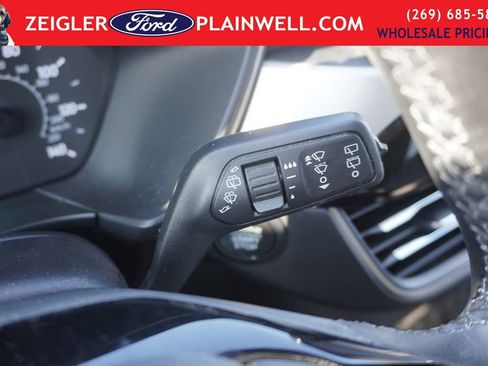 Used 2022 Ford Escape SE w/ Cold Weather Package image 26