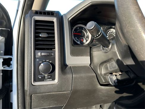 Used 2018 RAM 2500 Tradesman w/ Chrome Appearance Group image 18