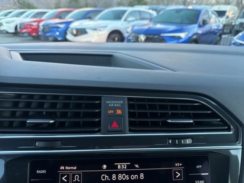 Used 2021 Volkswagen Tiguan SE R-Line image 39