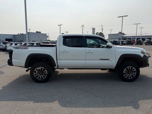 Used 2017 Toyota Tacoma TRD Off-Road w/ Tow Package (A/T) AWD/4WD image 4
