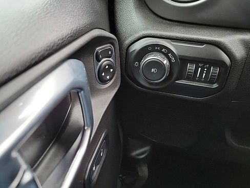 Used 2021 Jeep Wrangler Unlimited Sport image 23