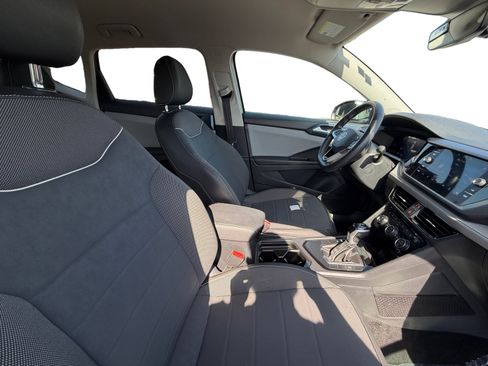 Used 2024 Volkswagen Taos SE FWD image 15