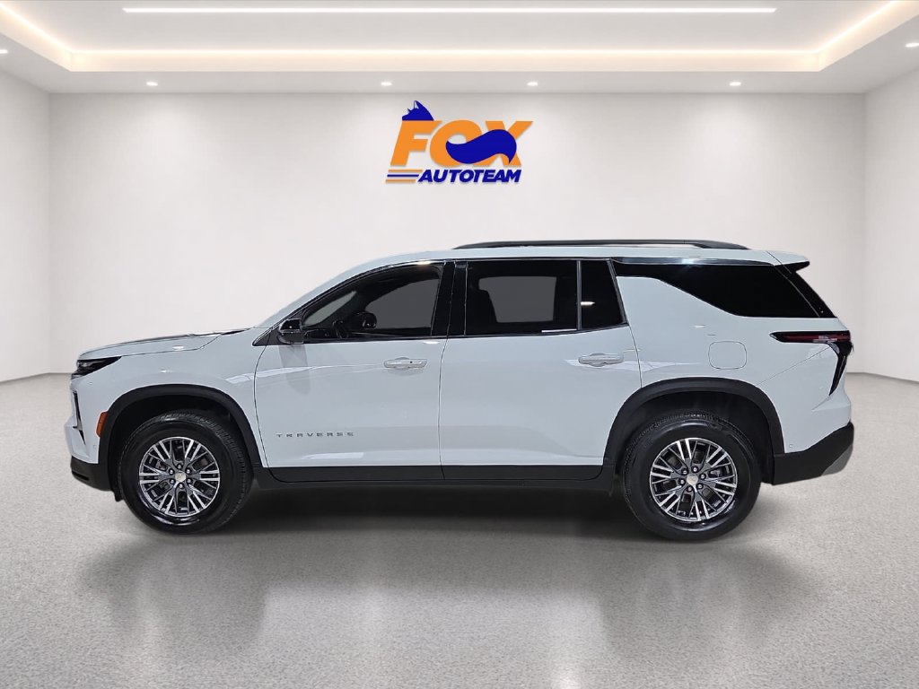 Used 2025 Chevrolet Traverse LT w/ Enhanced Driving Package FWD image 2