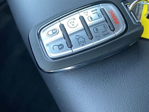 New 2026 Chrysler Pacifica Select image 38