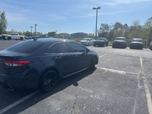 Used 2025 Toyota Corolla SE w/ SE Premium Package image 3