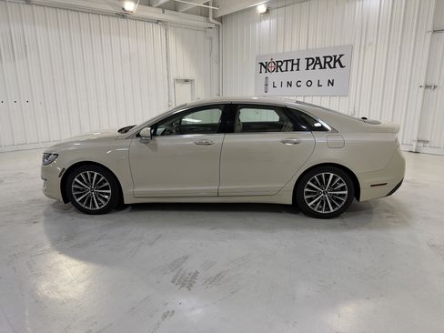 Used 2018 Lincoln MKZ Premiere image 2