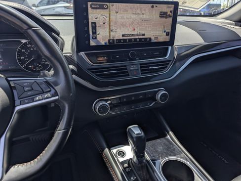 Used 2024 Nissan Altima 2.5 SR w/ SR Premium Package FWD image 10