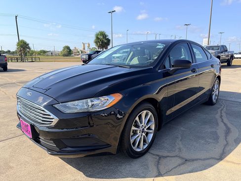 Used 2017 Ford Fusion SE FWD image 5