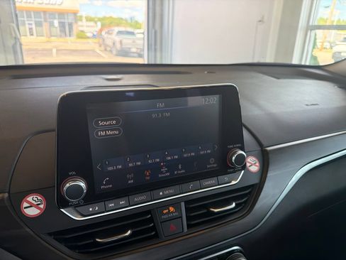 Used 2024 Nissan Altima 2.5 SV FWD image 25