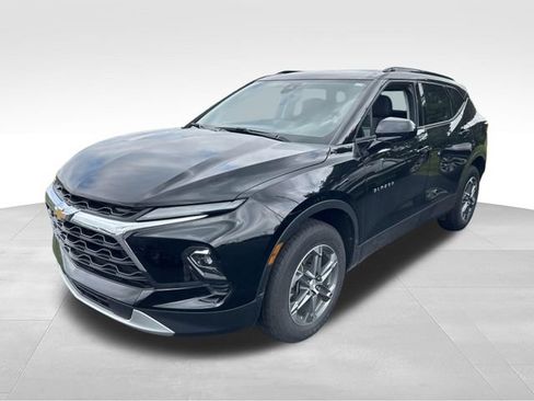 Used 2024 Chevrolet Blazer LT w/ Convenience Package FWD image 4