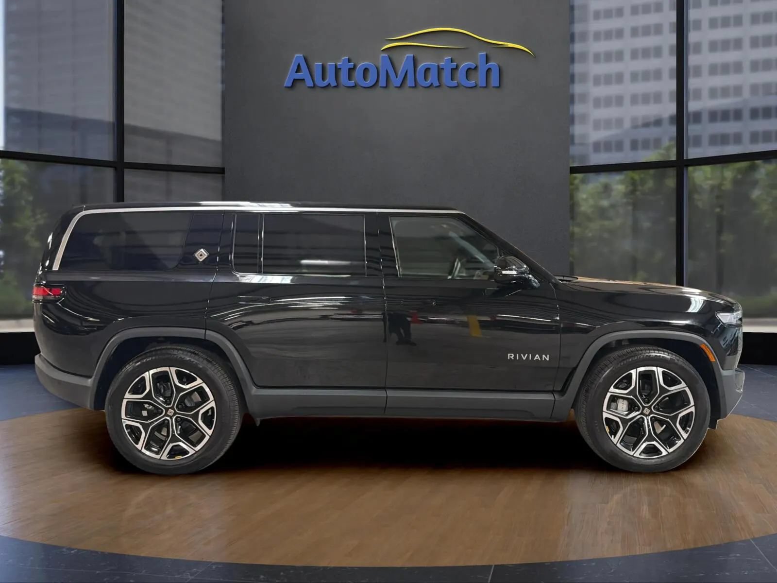 Used 2025 Rivian R1S Adventure Dual AWD/4WD image 12