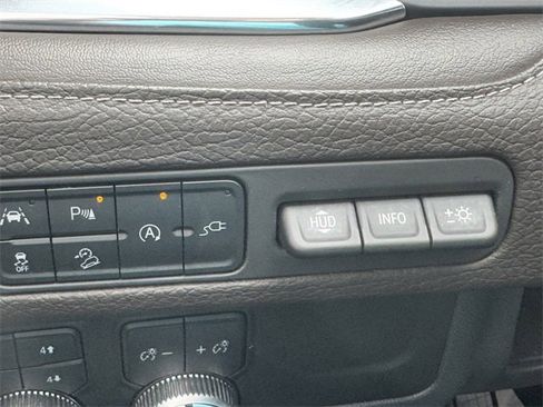 Used 2021 GMC Yukon XL Denali w/ Denali Premium Package image 29