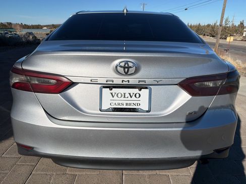 Used 2020 Toyota Camry LE image 3