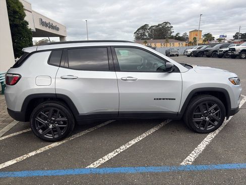 New 2026 Jeep Compass Latitude image 23