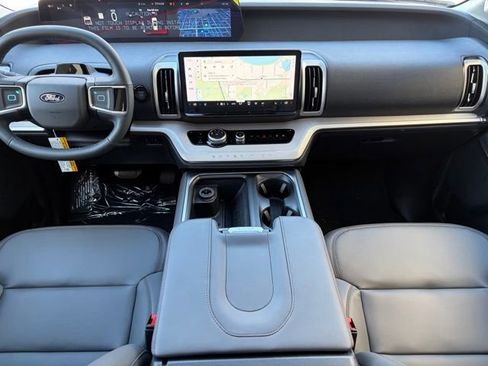 New 2025 Ford Expedition Active image 13