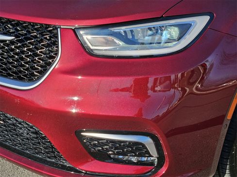 Used 2022 Chrysler Pacifica Pinnacle image 5