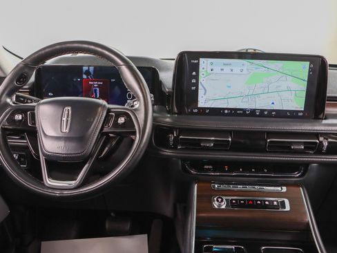 Used 2025 Lincoln Aviator Reserve w/ Equipment Group 201A AWD/4WD image 17
