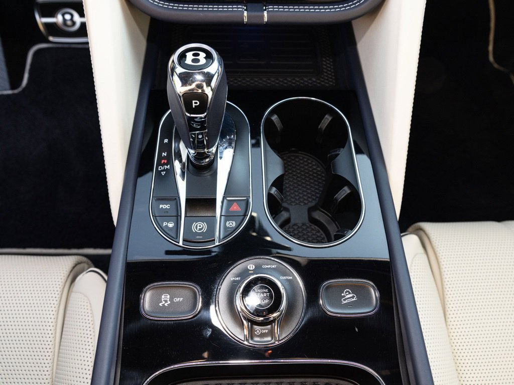 Used 2023 Bentley Bentayga AWD/4WD image 44