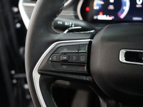 Used 2023 Jeep Grand Cherokee L Laredo image 23