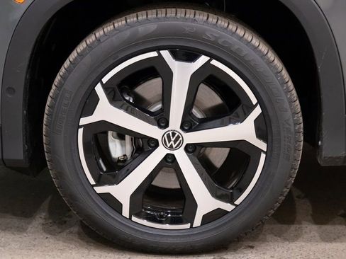 New 2026 Volkswagen Tiguan SE image 7