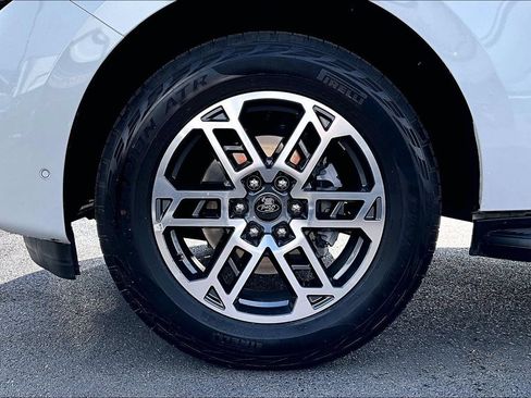 Used 2025 Ford Expedition Active AWD/4WD image 36