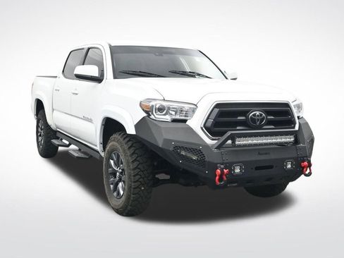 Used 2022 Toyota Tacoma SR5 AWD/4WD image 3