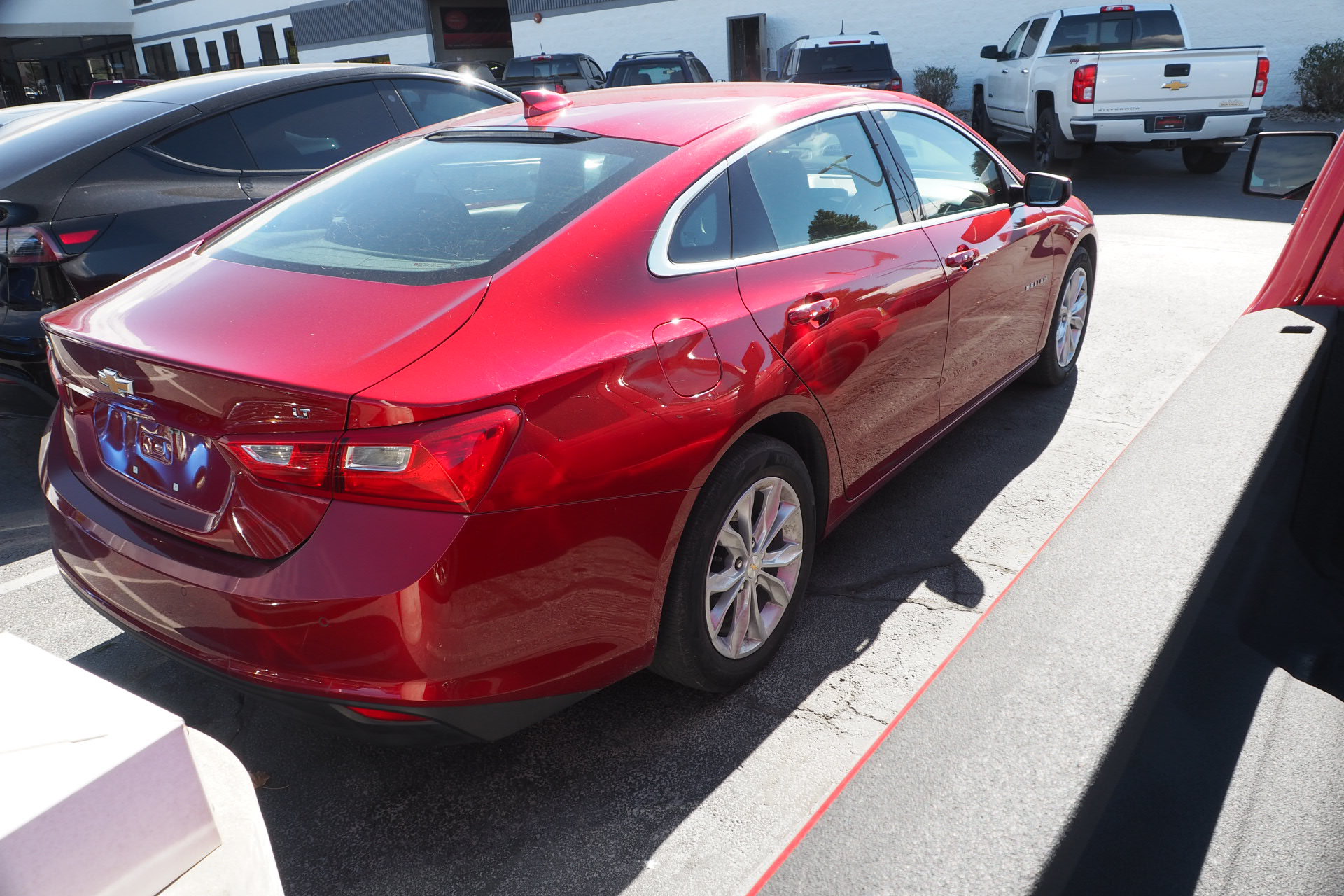 Used 2025 Chevrolet Malibu LT FWD image 3