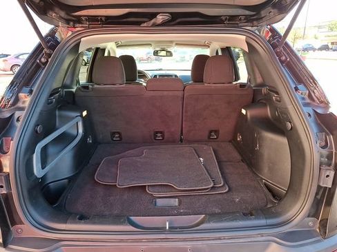 Used 2018 Jeep Cherokee Latitude image 27