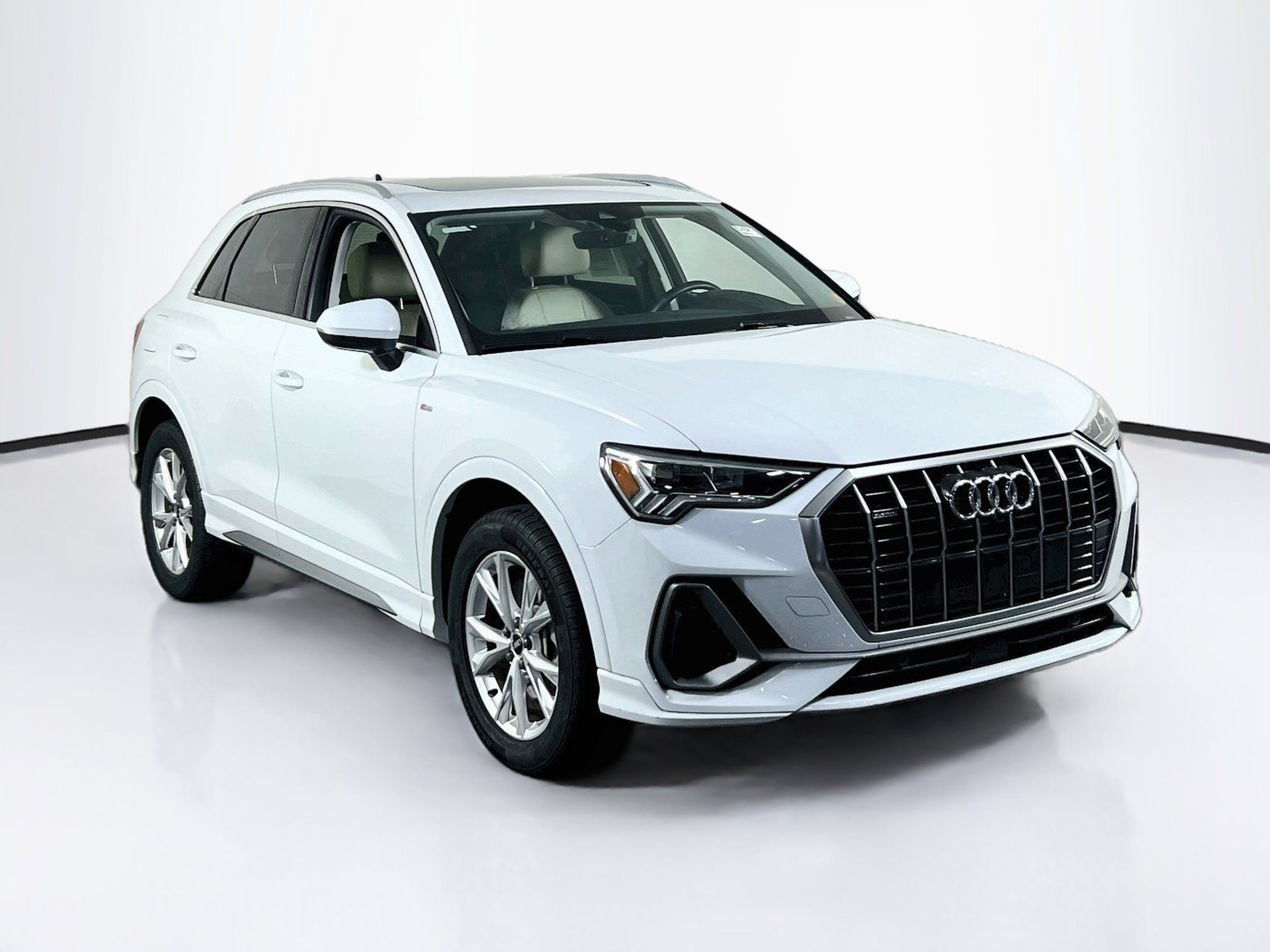 Used 2022 Audi Q3 2.0T Premium Plus AWD/4WD image 3