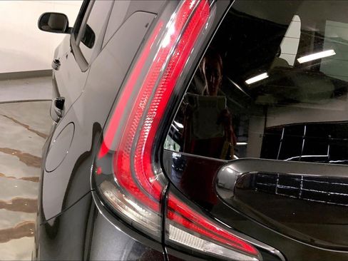 Used 2025 Kia Soul LX w/ LX Technology Package FWD image 27